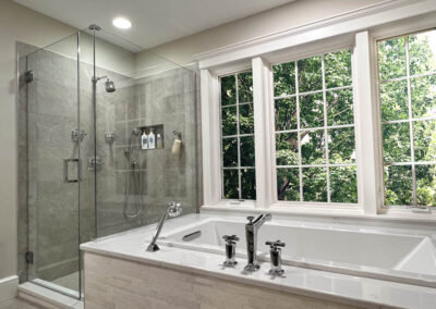 Infinity Soaker Tub & Frameless Glass Shower